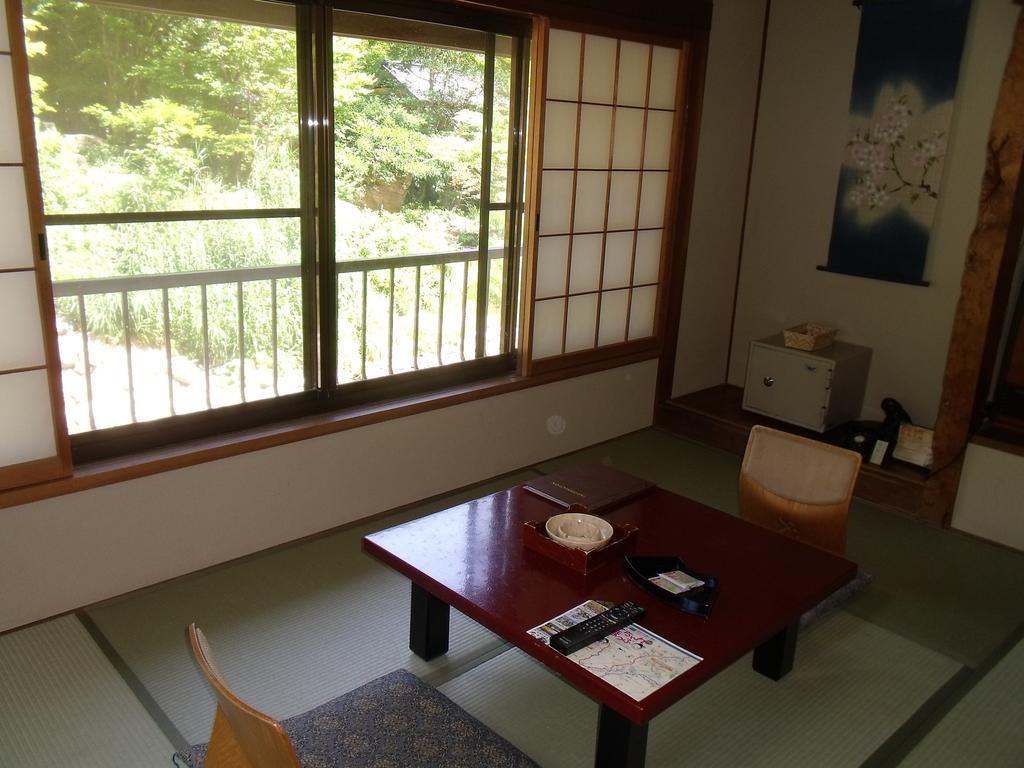 Hotel Takaragawa Onsen Ousenkaku Minakami Esterno foto